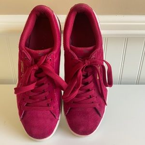 Puma sport style shoe